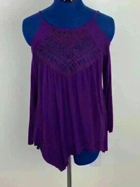 DUO Duo Cold Shoulder Top Size M in Fun Pu…